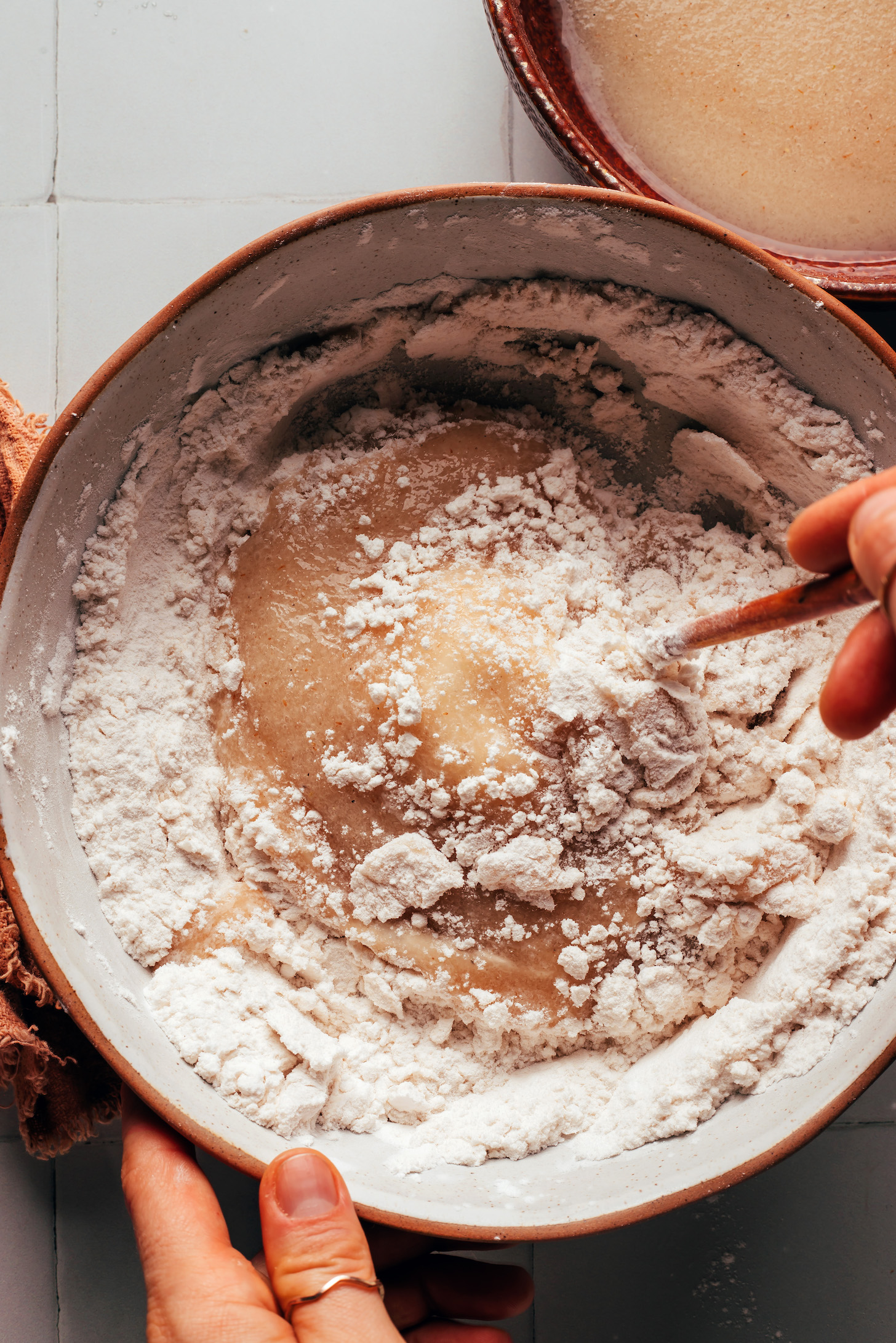 Stirring a psyllium gel mixture into gluten-free flours